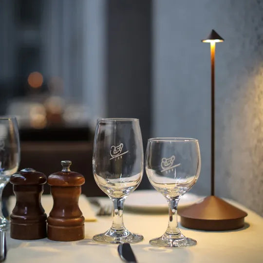 Moderne LED-Tischlampe – Zeitlos & Energiesparend