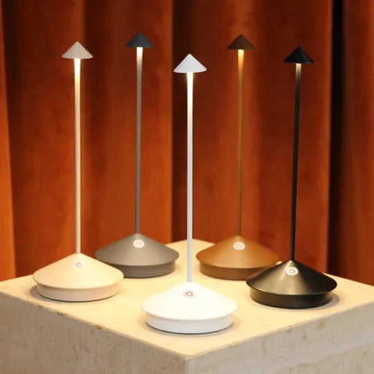 Moderne LED-Tischlampe – Zeitlos & Energiesparend