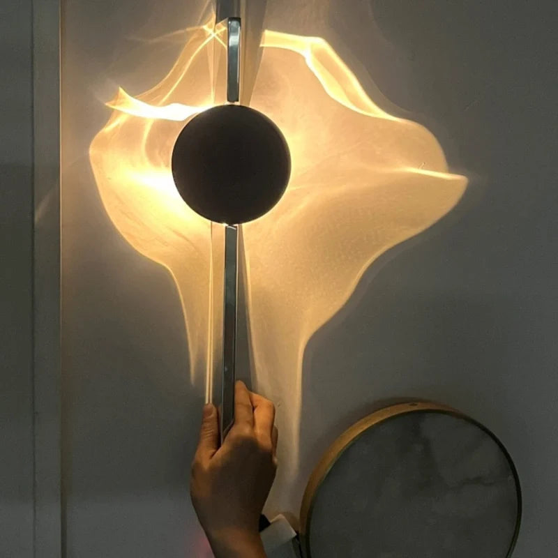 Auralis Moderne Wellen-Wandleuchte aus Aluminium und Edelstahl