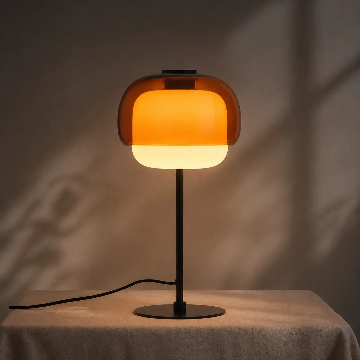 Clovelle Retro-Tischleuchte in Pilzform aus Eisen und Glas