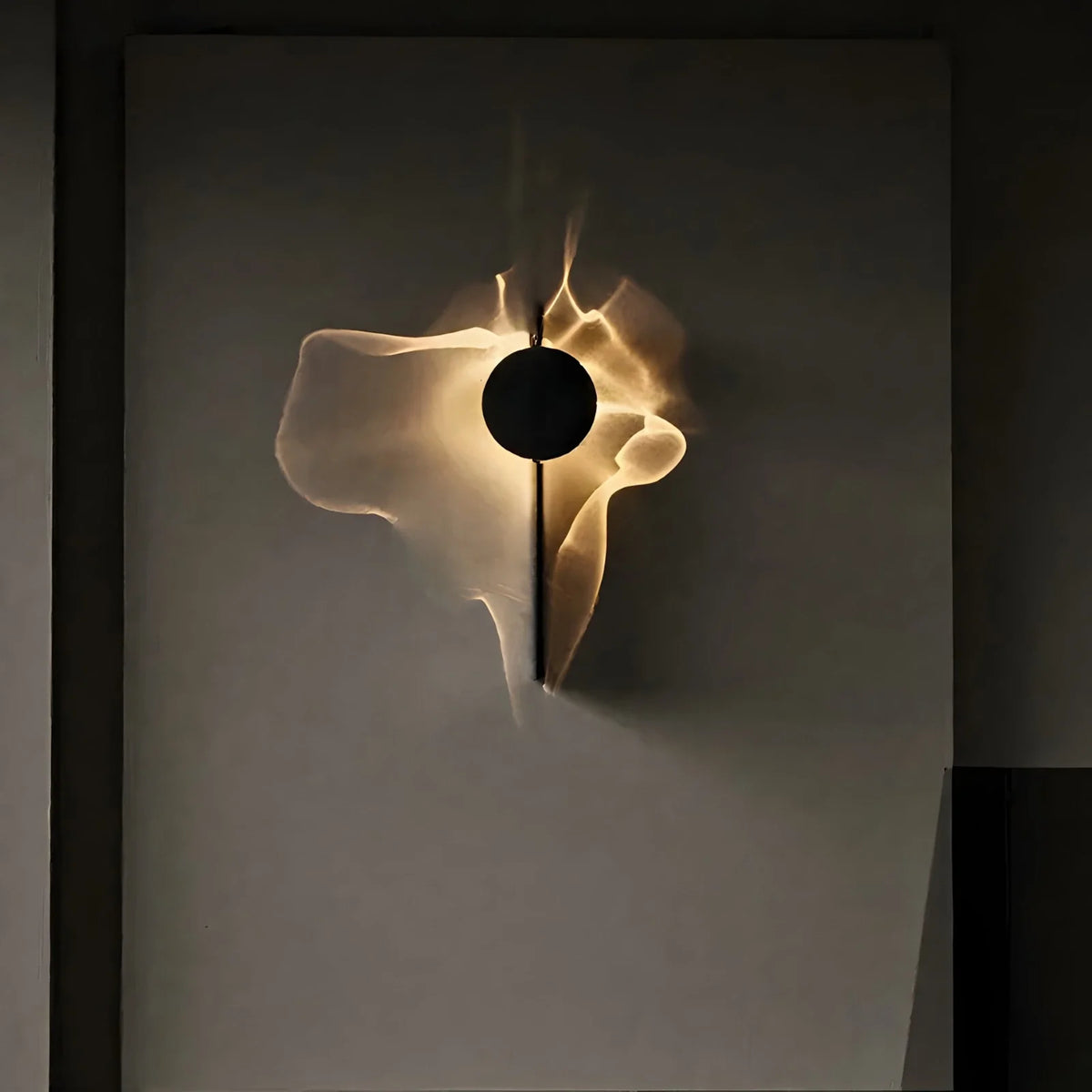 Auralis Moderne Wellen-Wandleuchte aus Aluminium und Edelstahl