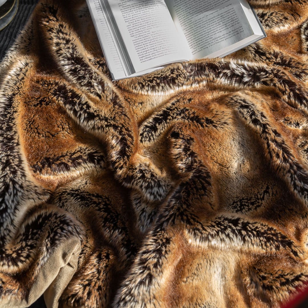 Soft frost fox blanket made of faux fur