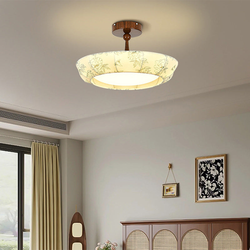 Elegante Schlafzimmerleuchte mit Stoff
