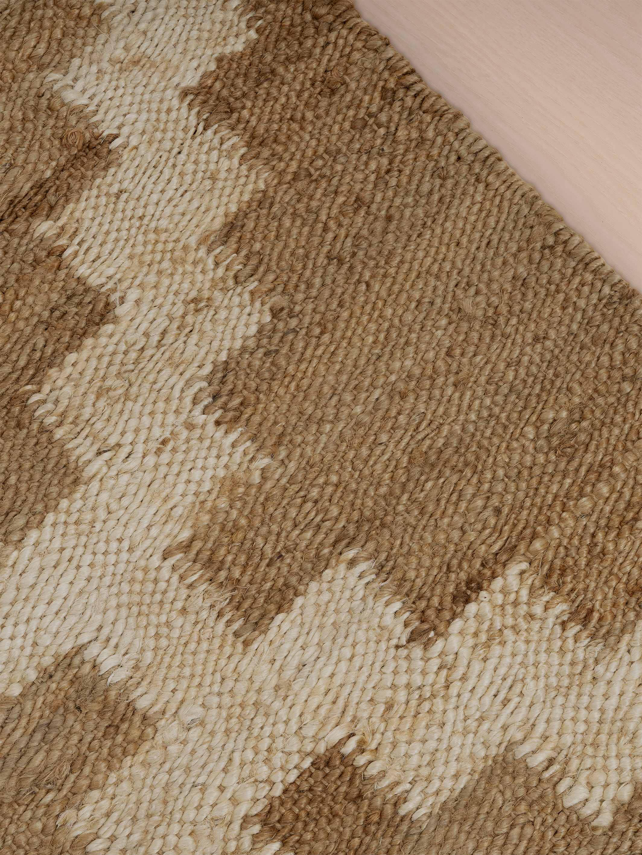 Jute Teppich 200x300 in Braun als handgewebter flachgewebter Naturteppich für modernes Wohnzimmer mit natürlicher Optik