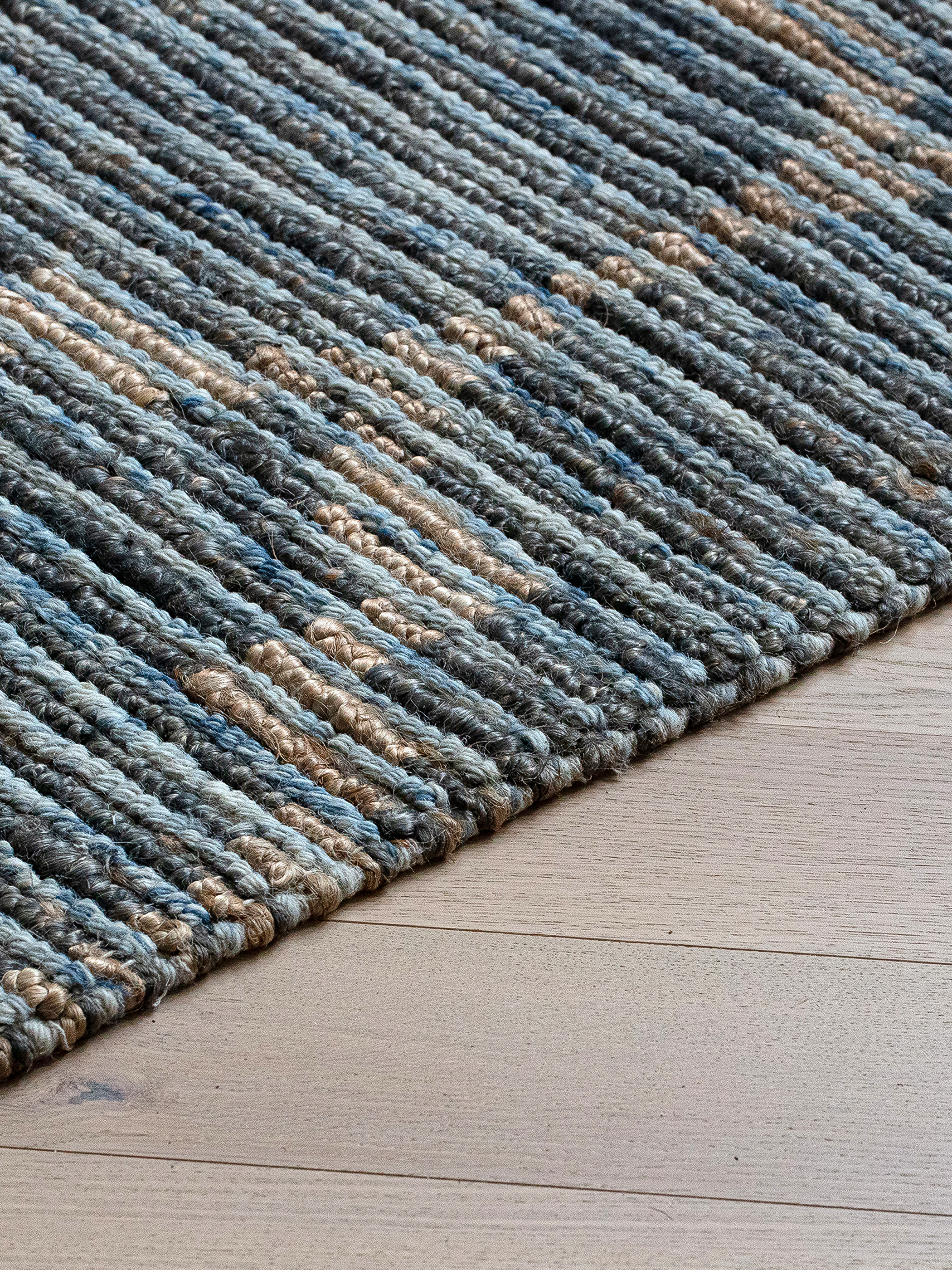 Teppich Wohnzimmer 200x300 in Blau aus Wolle Jute Baumwolle mit geometrischem Muster als moderner handgewebter Naturteppich