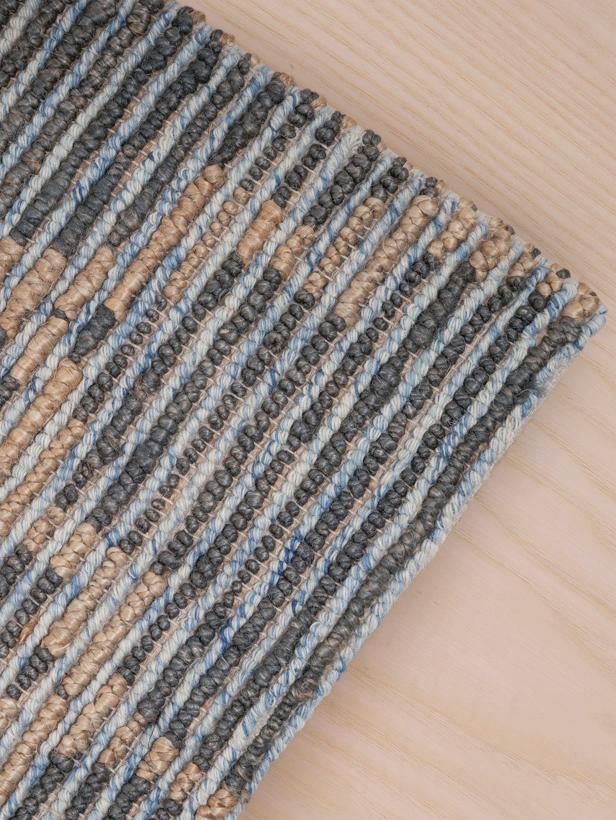 Teppich Wohnzimmer 200x300 in Blau aus Wolle Jute Baumwolle mit geometrischem Muster als moderner handgewebter Naturteppich