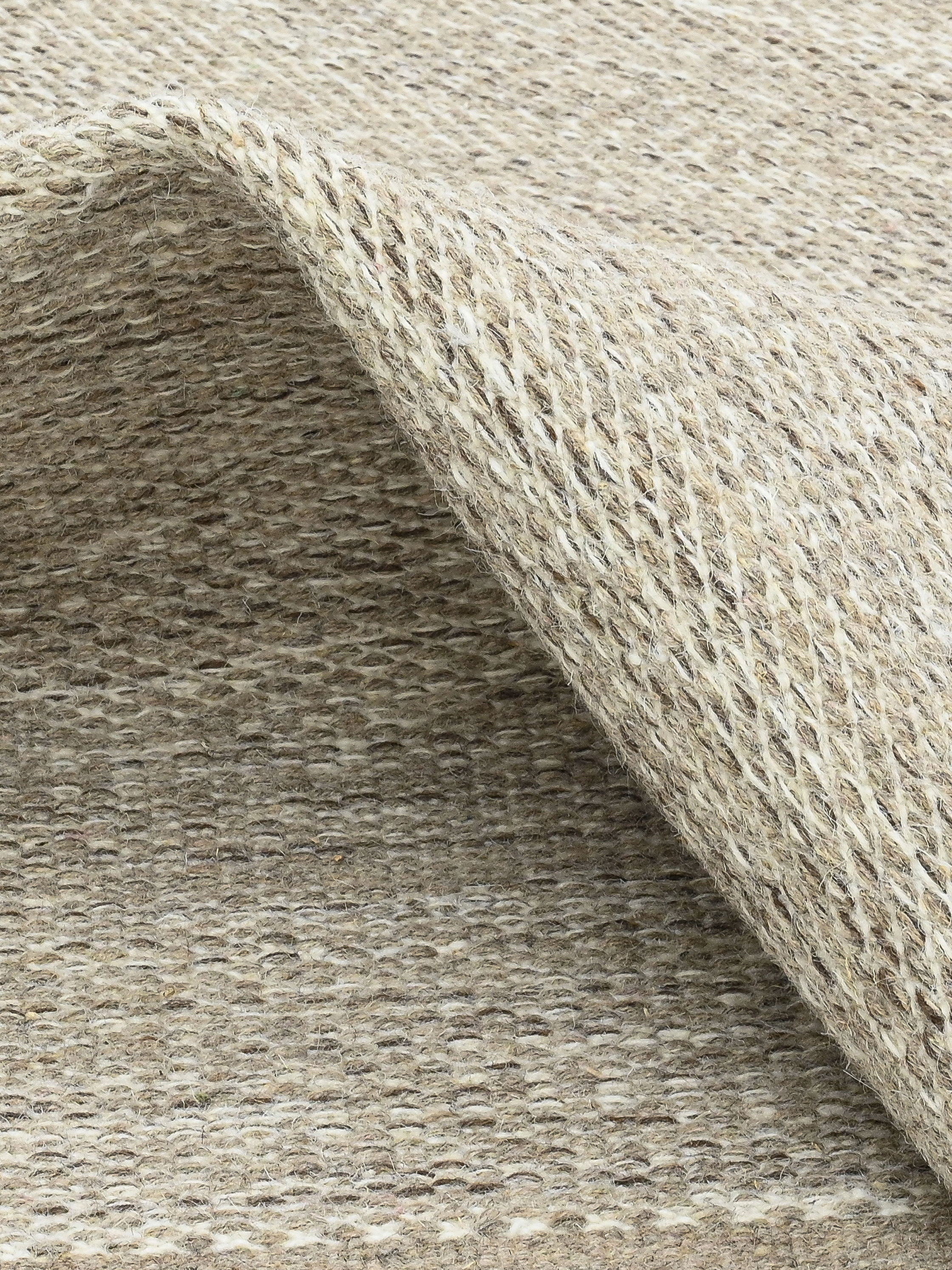 Zeitloser Wollteppich Handgewebt