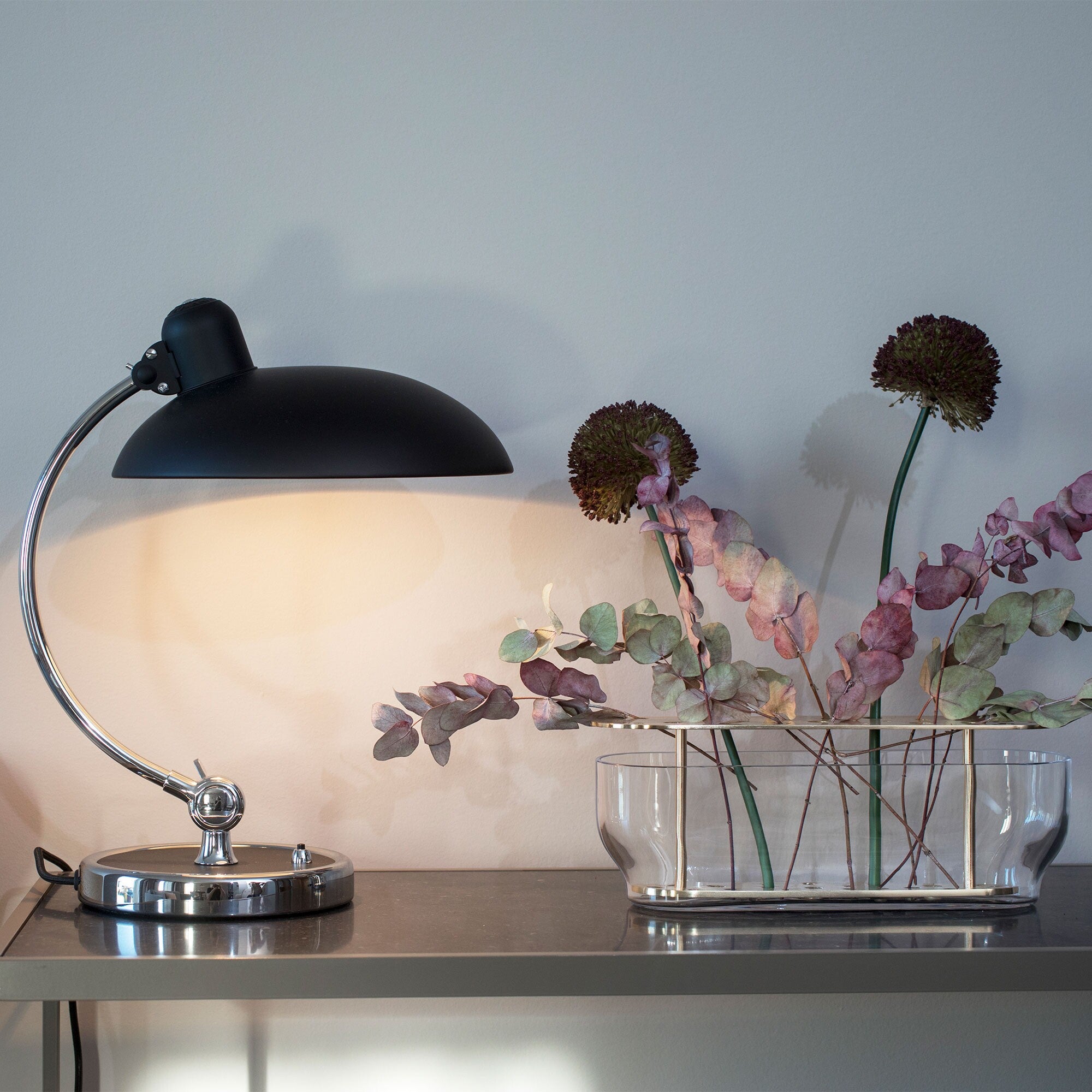 Moderne Bauhaus Tischlampe – Schlicht, hell & funktional