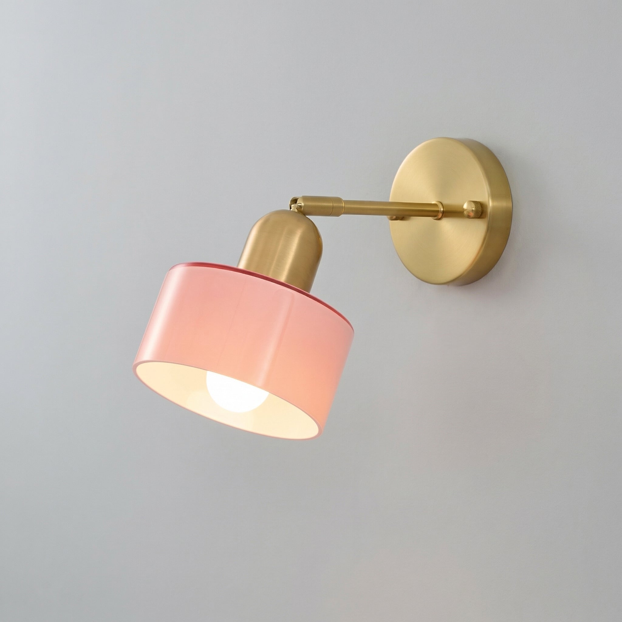 Moderne Bauhaus Wandleuchte aus farbigem Glas
