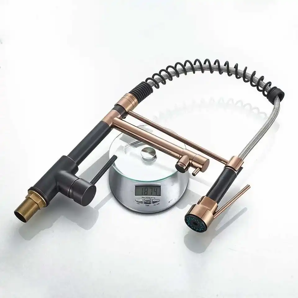 Moderne Küchenarmatur von Varello aus Edelstahl mit Ausziehbrause