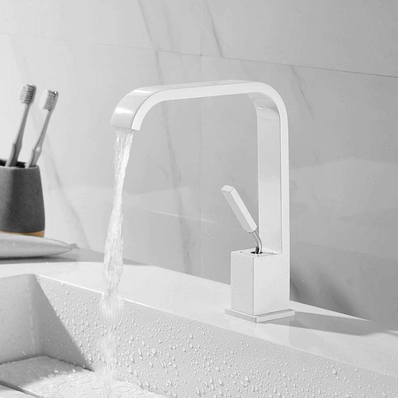 Elegant bathroom faucet with curved spout – a timeless highlight for the bathroom