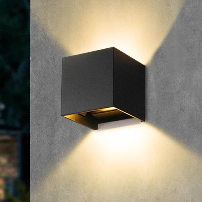 Geometrische LED-Außenwandleuchte