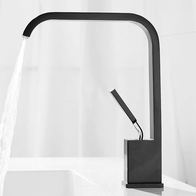 Elegant bathroom faucet with curved spout – a timeless highlight for the bathroom