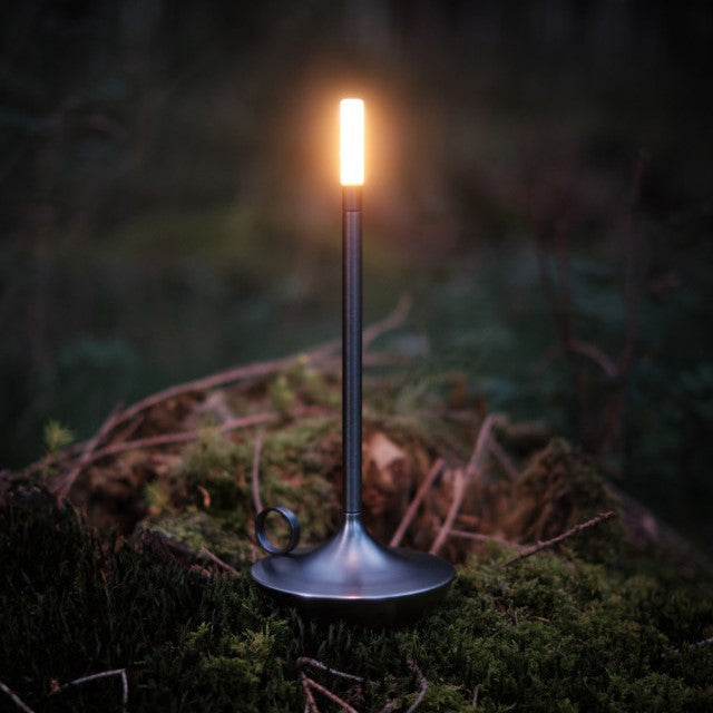 Solenne minimalistische skandinavische LED-Tischleuchte aus Aluminium