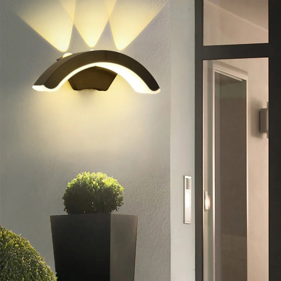 Aufwärts und Abwärts gerichtete LED-Außenwandleuchte