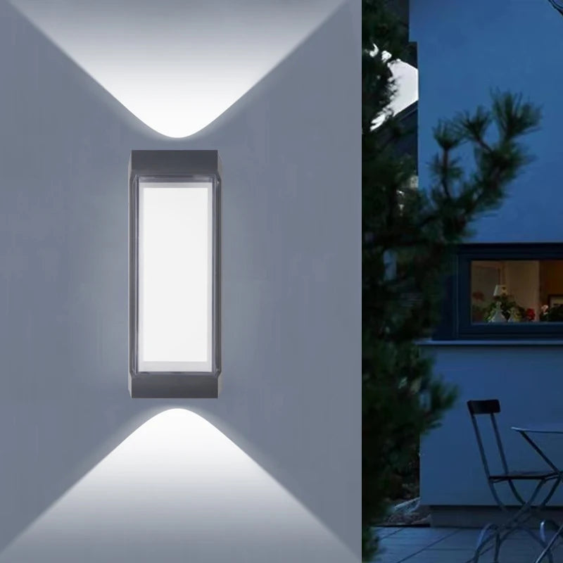 Minimalistische LED-Wandleuchte nach oben und unten gerichtet