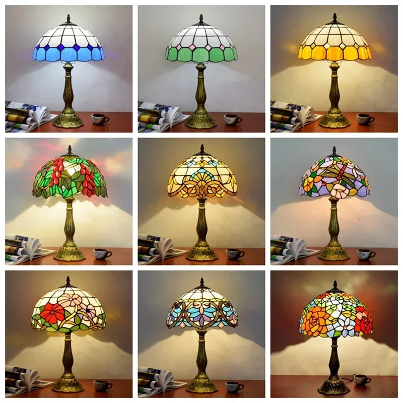 Tischlampe aus Buntglas mit Libellenmotiv
