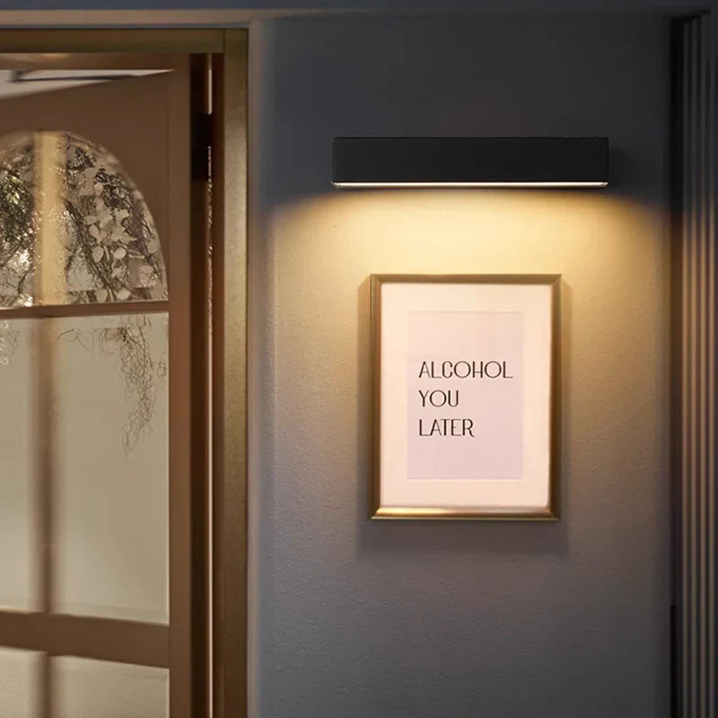 Schlanke LED Fassadenleuchte