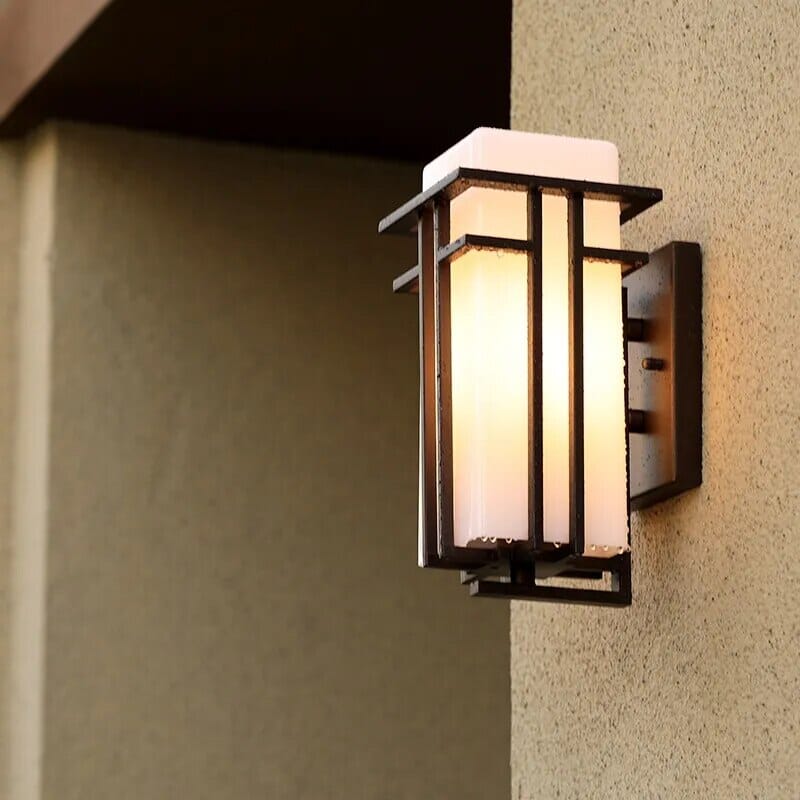 Elegante Außenwandleuchte mit Lichtspiel