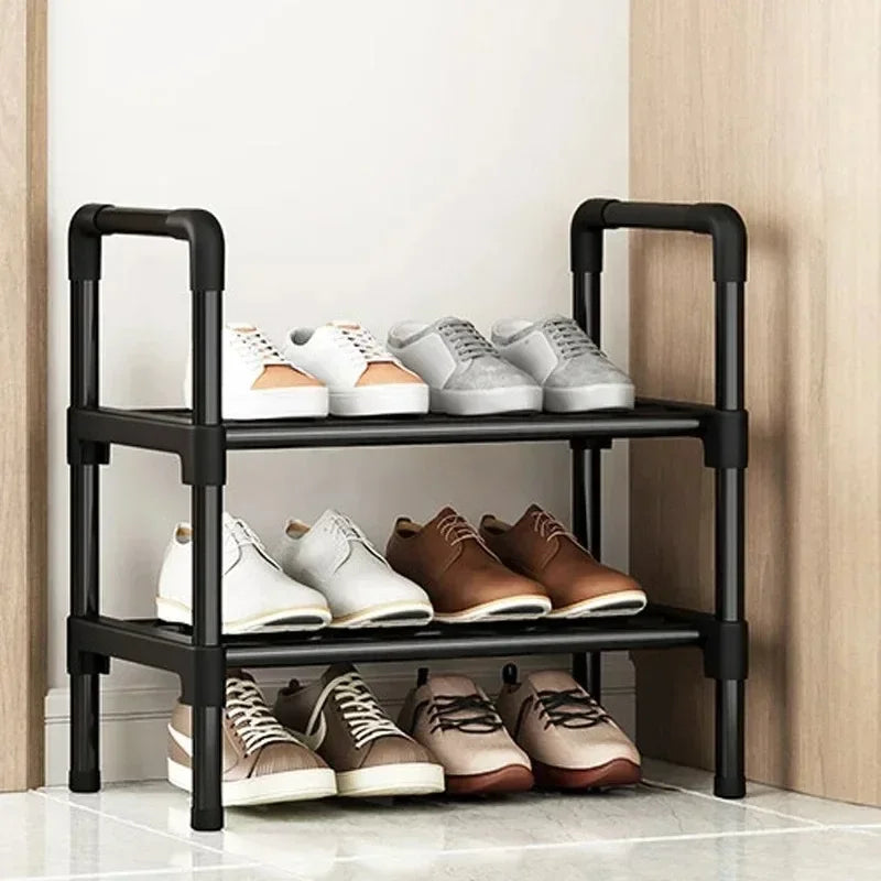 Mehrstöckiges, erhöhtes Schuhregal