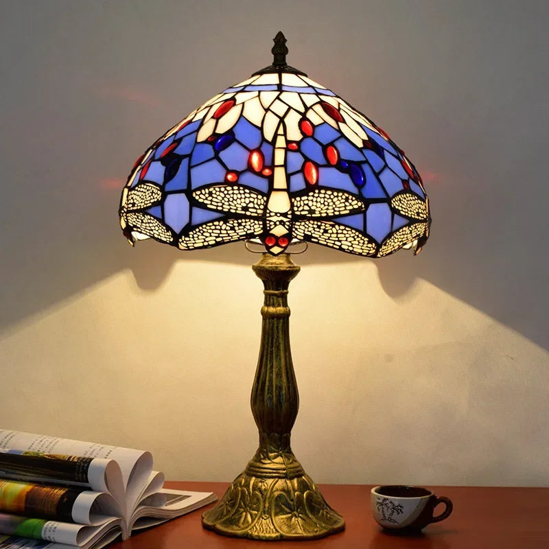 Tischlampe aus Buntglas mit Libellenmotiv