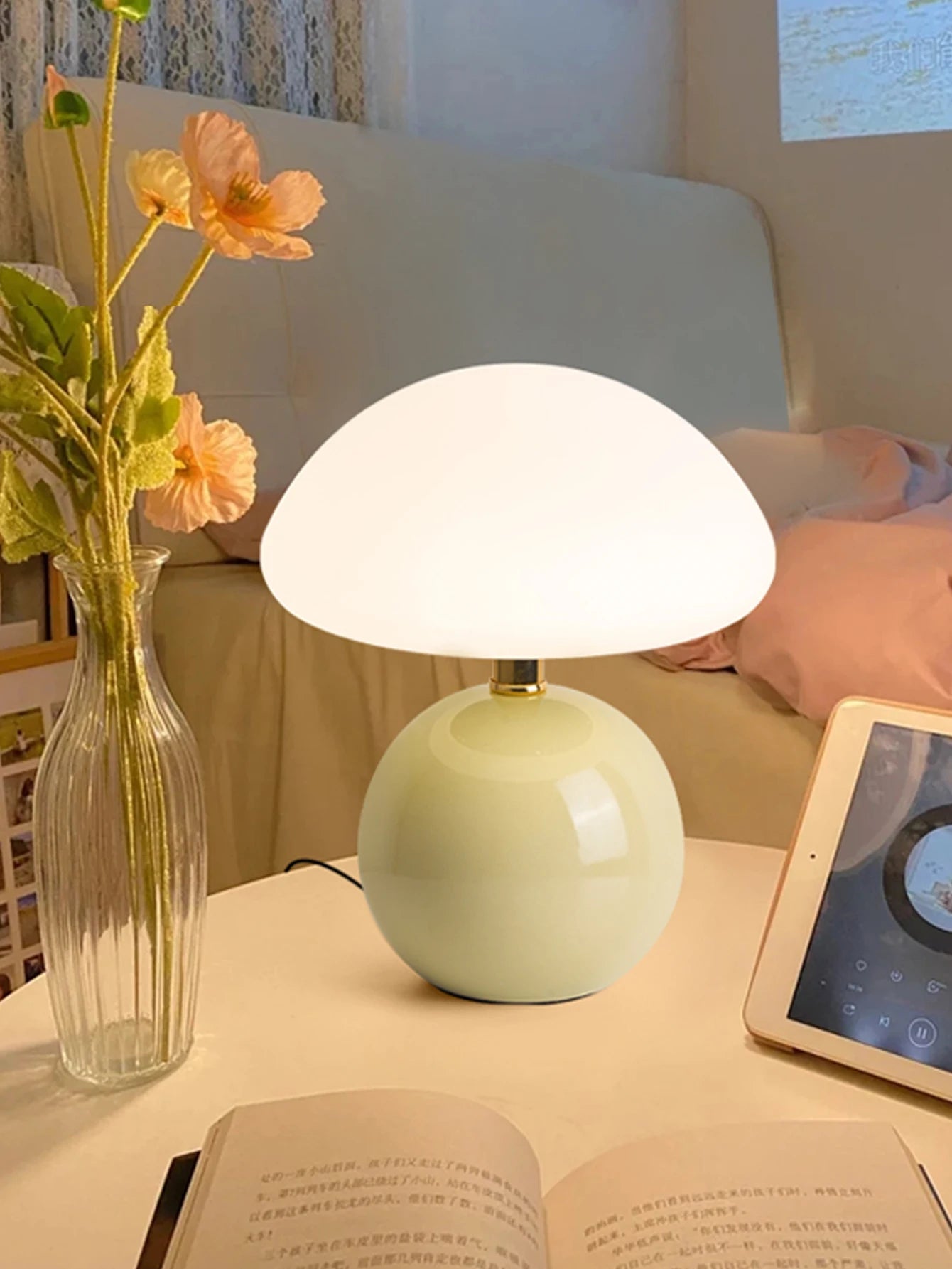 Moderne, per USB aufladbare Tischlampe