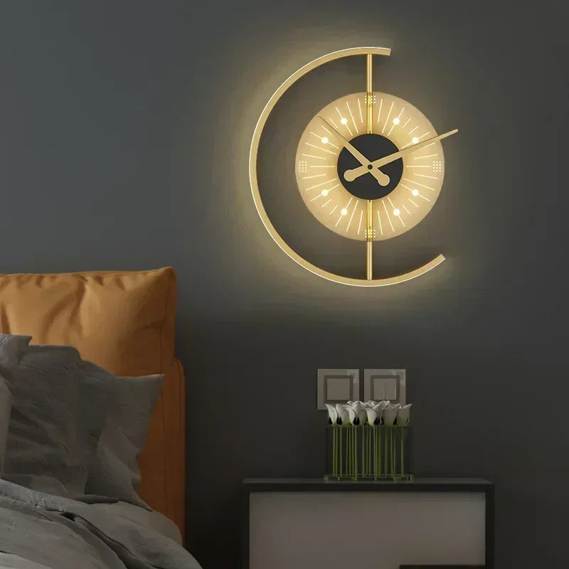 Moderne LED-Wanduhr mit integrierter Beleuchtung