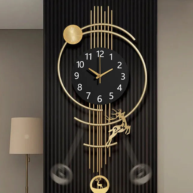 Moderne schwingende Hirsch-Wanduhr
