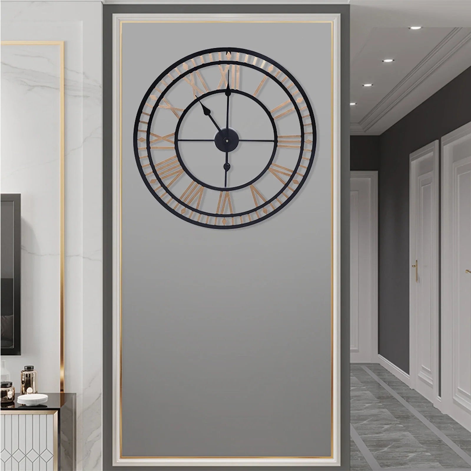 Moderne Wanduhr aus Goldmetall