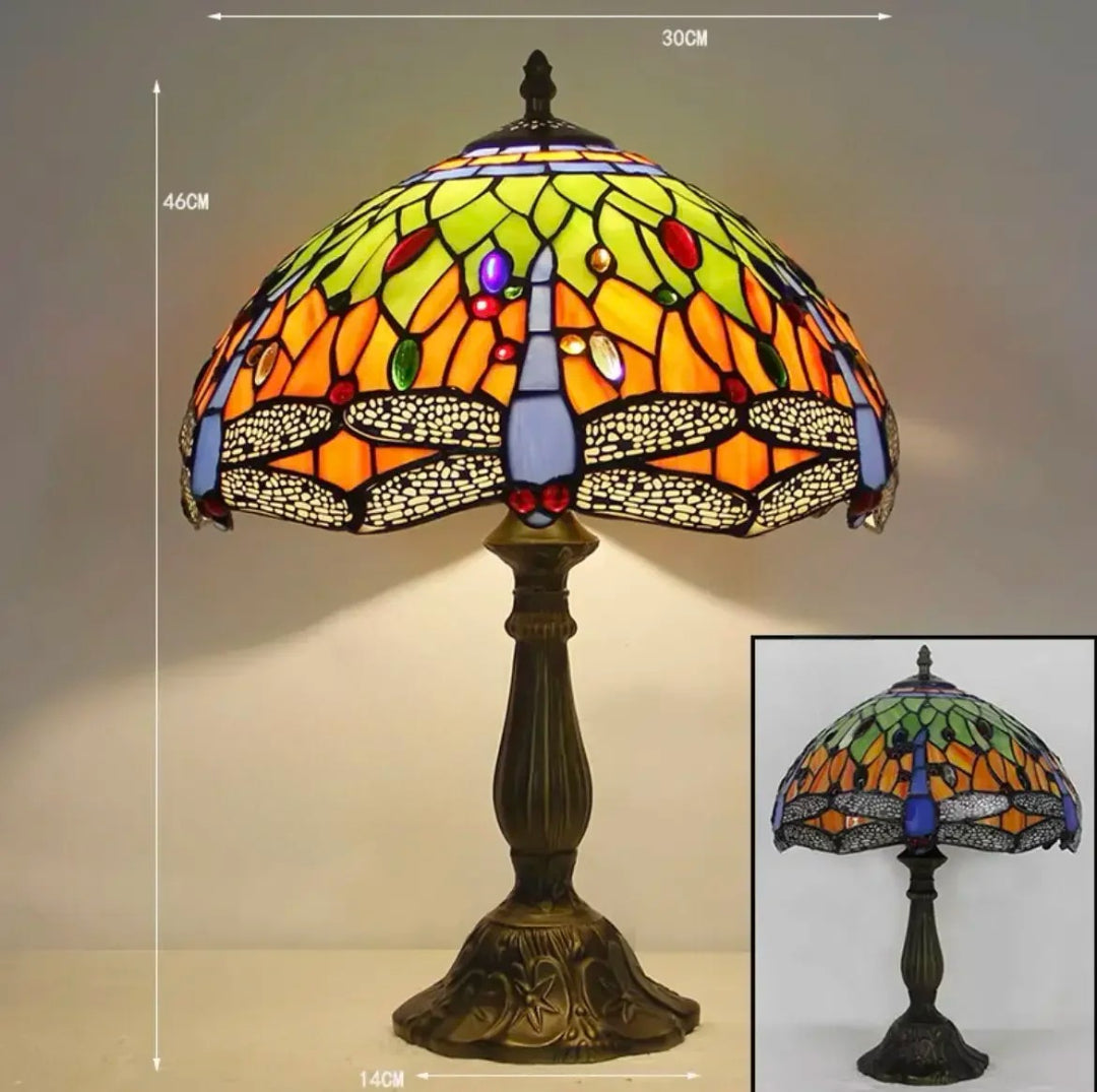 Tischlampe aus Buntglas mit Libellenmotiv