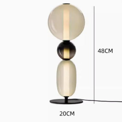 Designer-Stehlampe mit Farbdetails