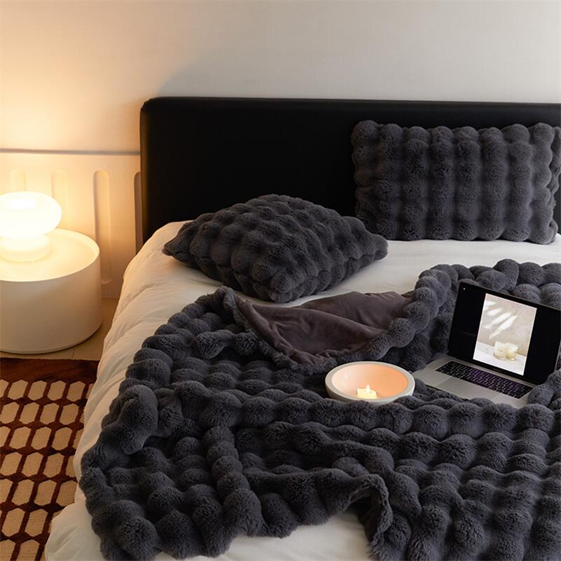 Kaninchenfell-Imitat Decke – Flauschig und Warm-Aster Selection
