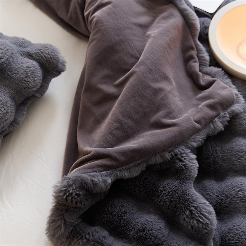 Kaninchenfell-Imitat Decke – Flauschig und Warm-Aster Selection
