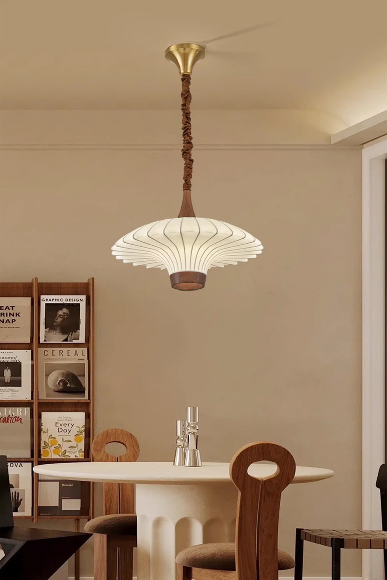 Elegante LED Pendelleuchte Walnuss