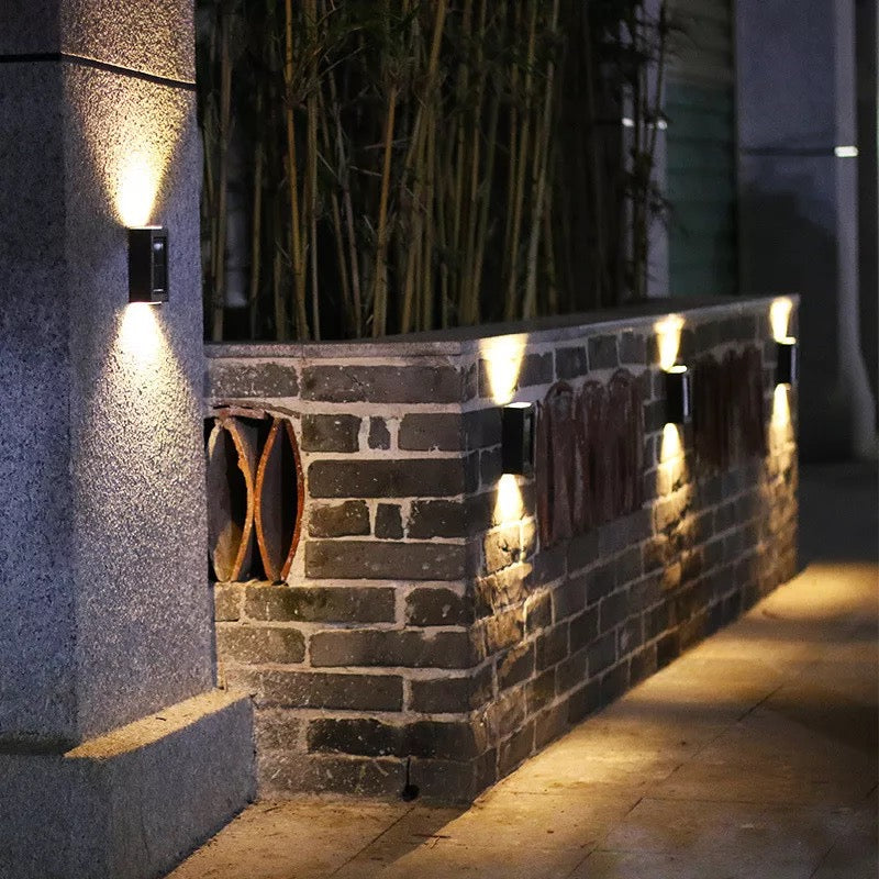 Moderne Solar-LED-Außenlampe – Beleuchtung für den Außenbereich