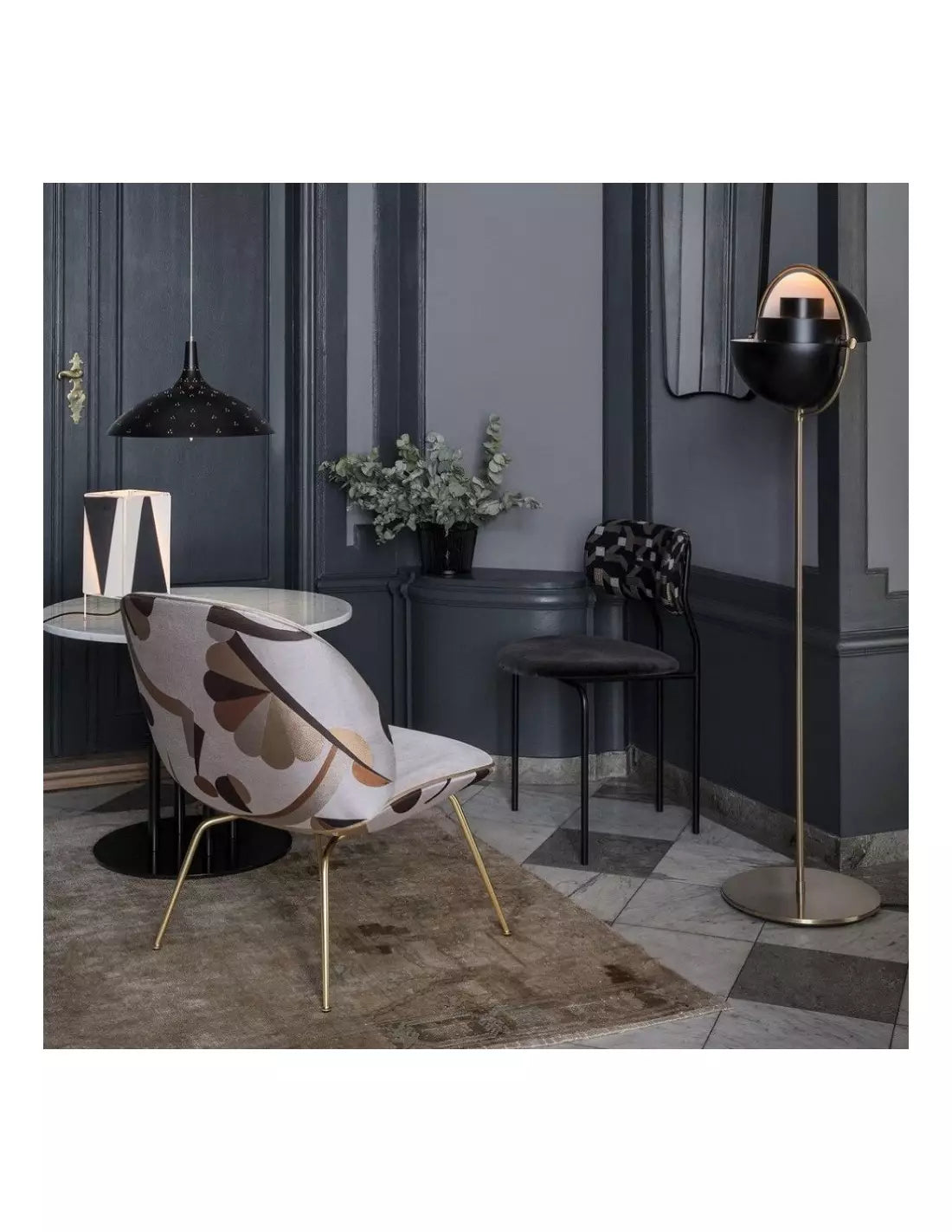 Moderne skulpturale Stehlampe für Wohnzimmer aus Metall im stilvollen Design für Interior