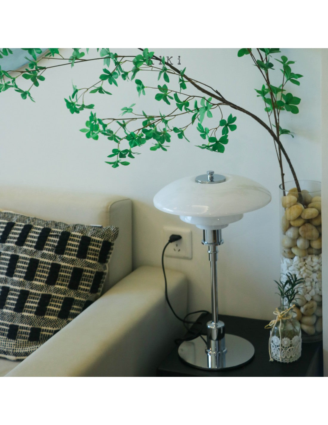 Dänische Tischleuchte aus Metall in Scheibenform