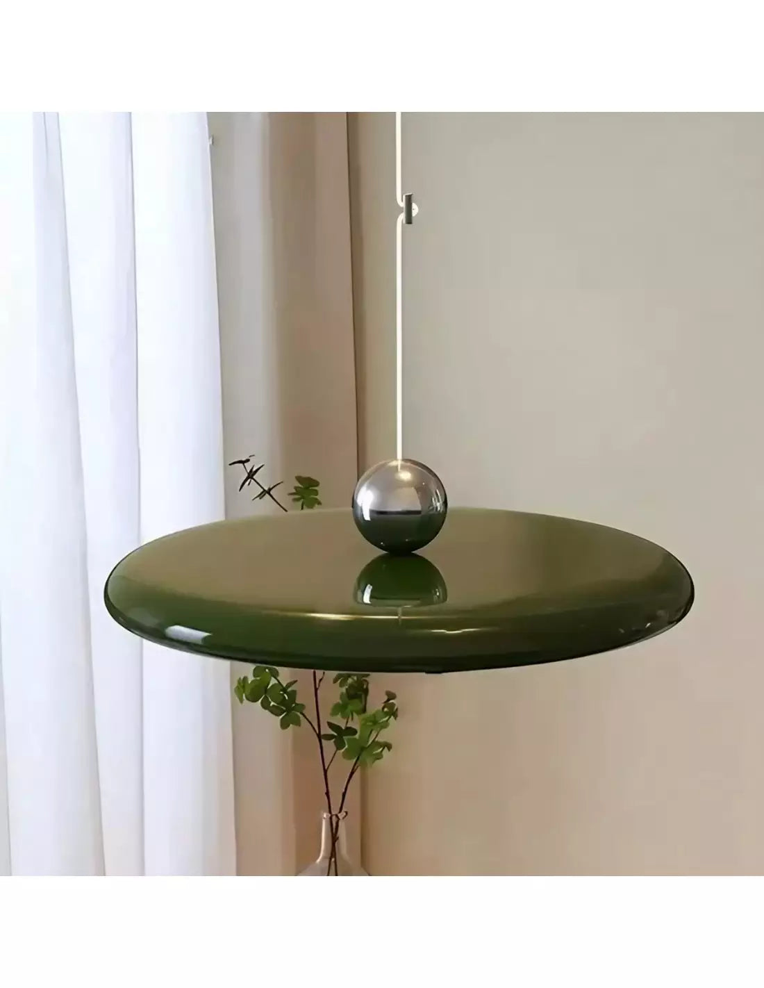 Moderne Pendelleuchte mit schwenkbarem Arm