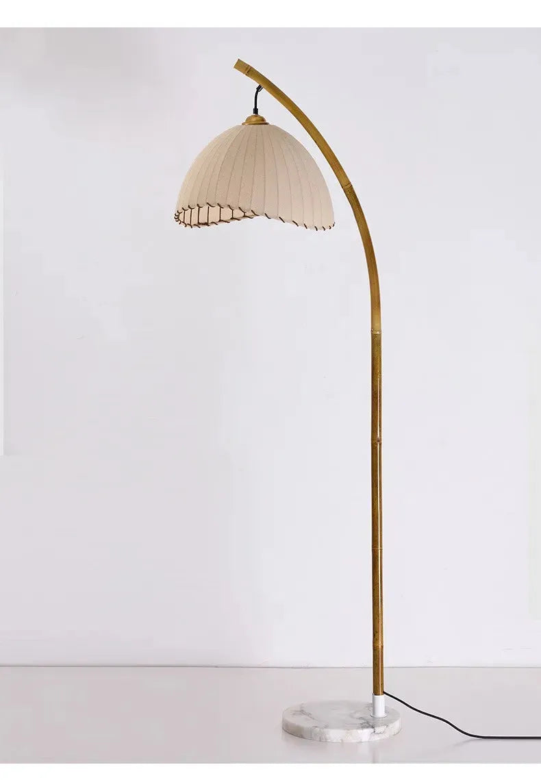Vintage Bambus-Stehlampe – Retro-Design mit warmem Licht