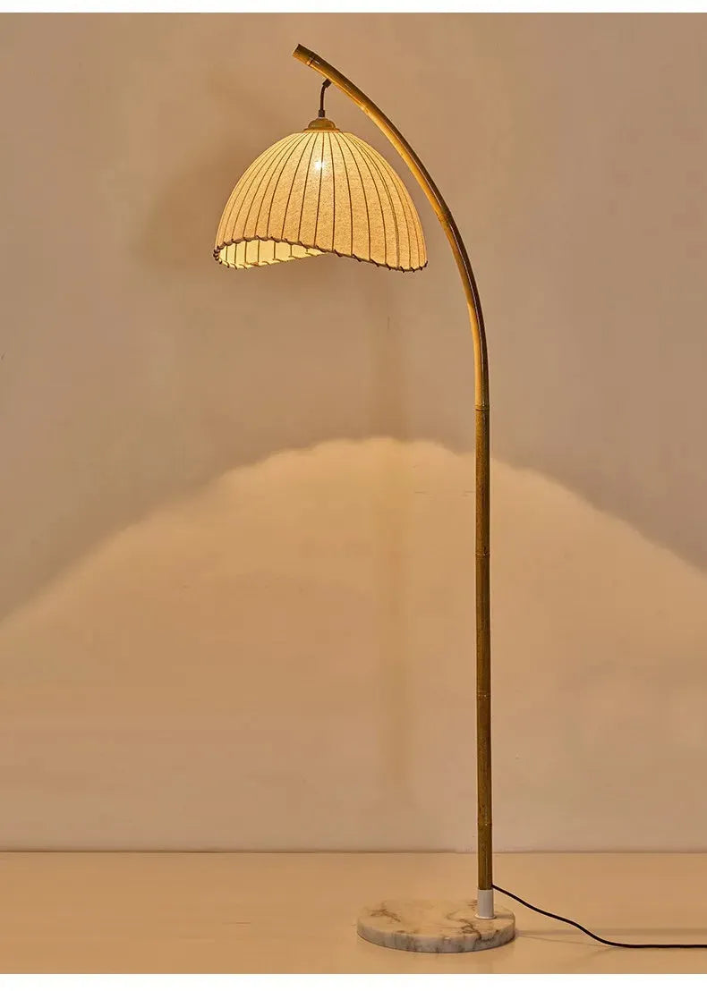 Vintage Bambus-Stehlampe – Retro-Design mit warmem Licht