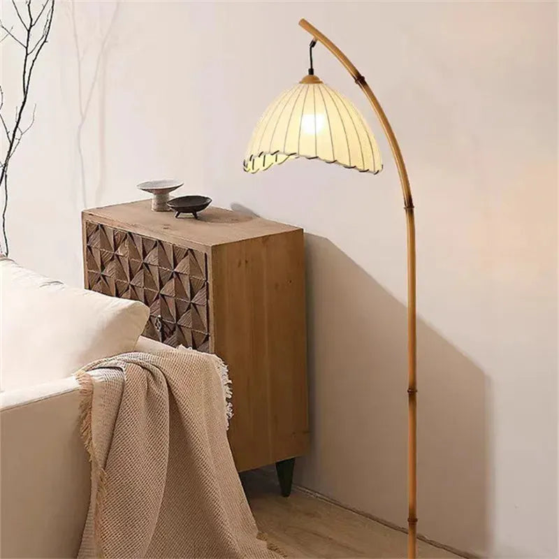 Vintage Bambus-Stehlampe – Retro-Design mit warmem Licht