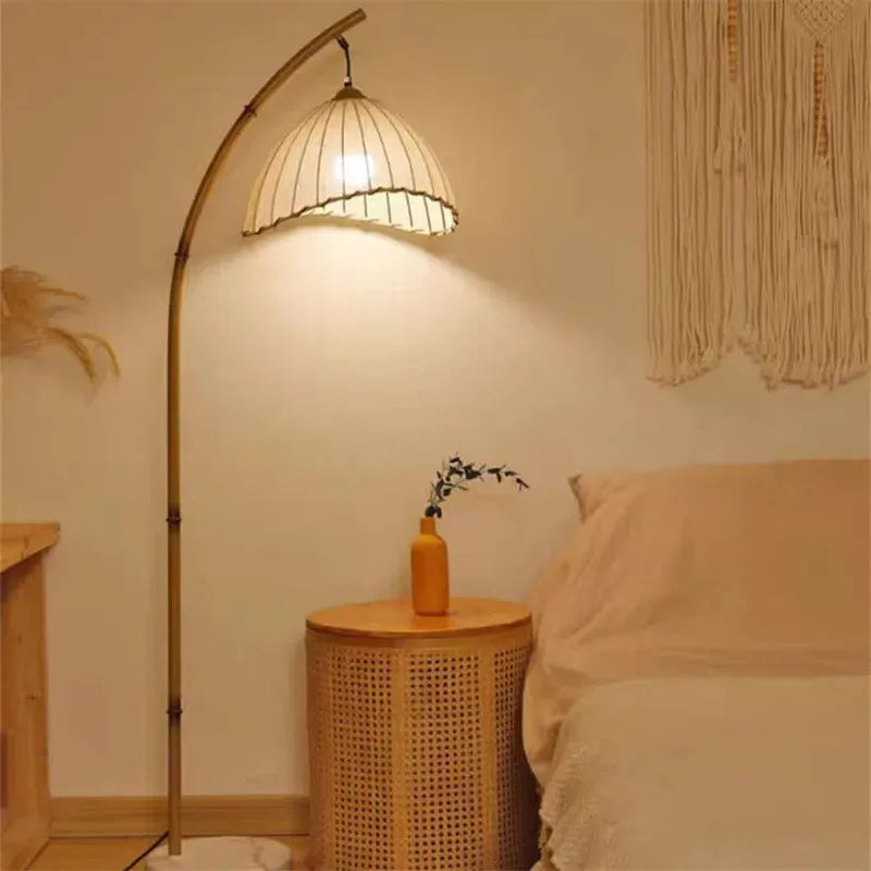 Vintage Bambus-Stehlampe – Retro-Design mit warmem Licht