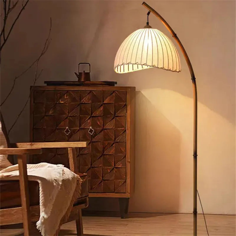 Vintage Bambus-Stehlampe – Retro-Design mit warmem Licht