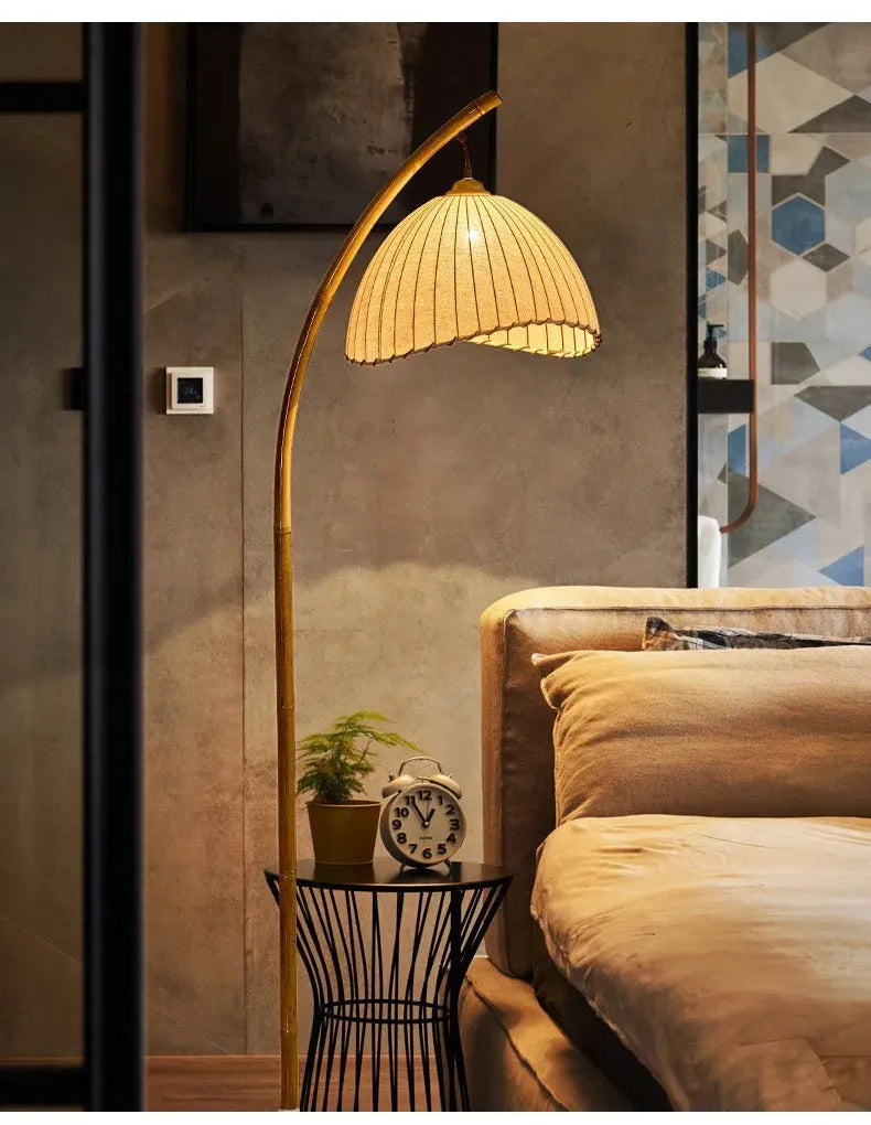Vintage Bambus-Stehlampe – Retro-Design mit warmem Licht