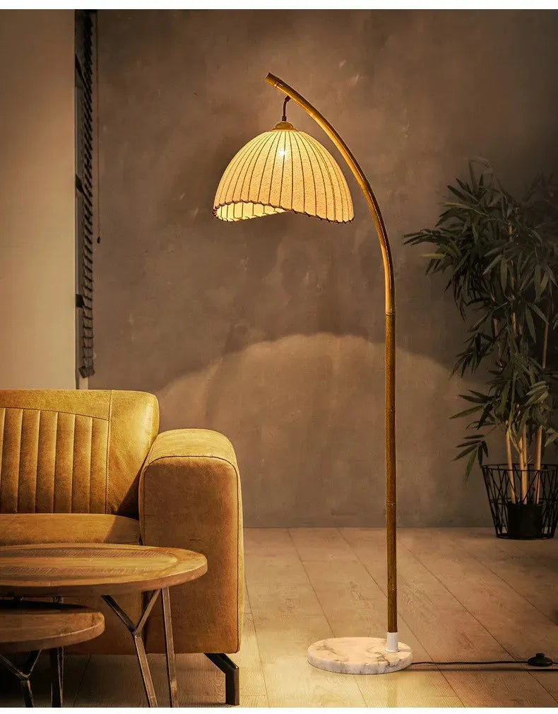 Vintage Bambus-Stehlampe – Retro-Design mit warmem Licht