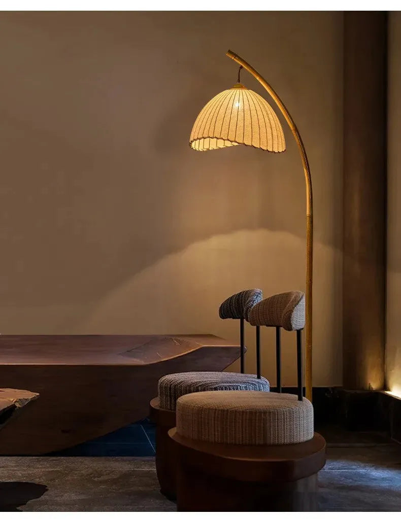 Vintage Bambus-Stehlampe – Retro-Design mit warmem Licht