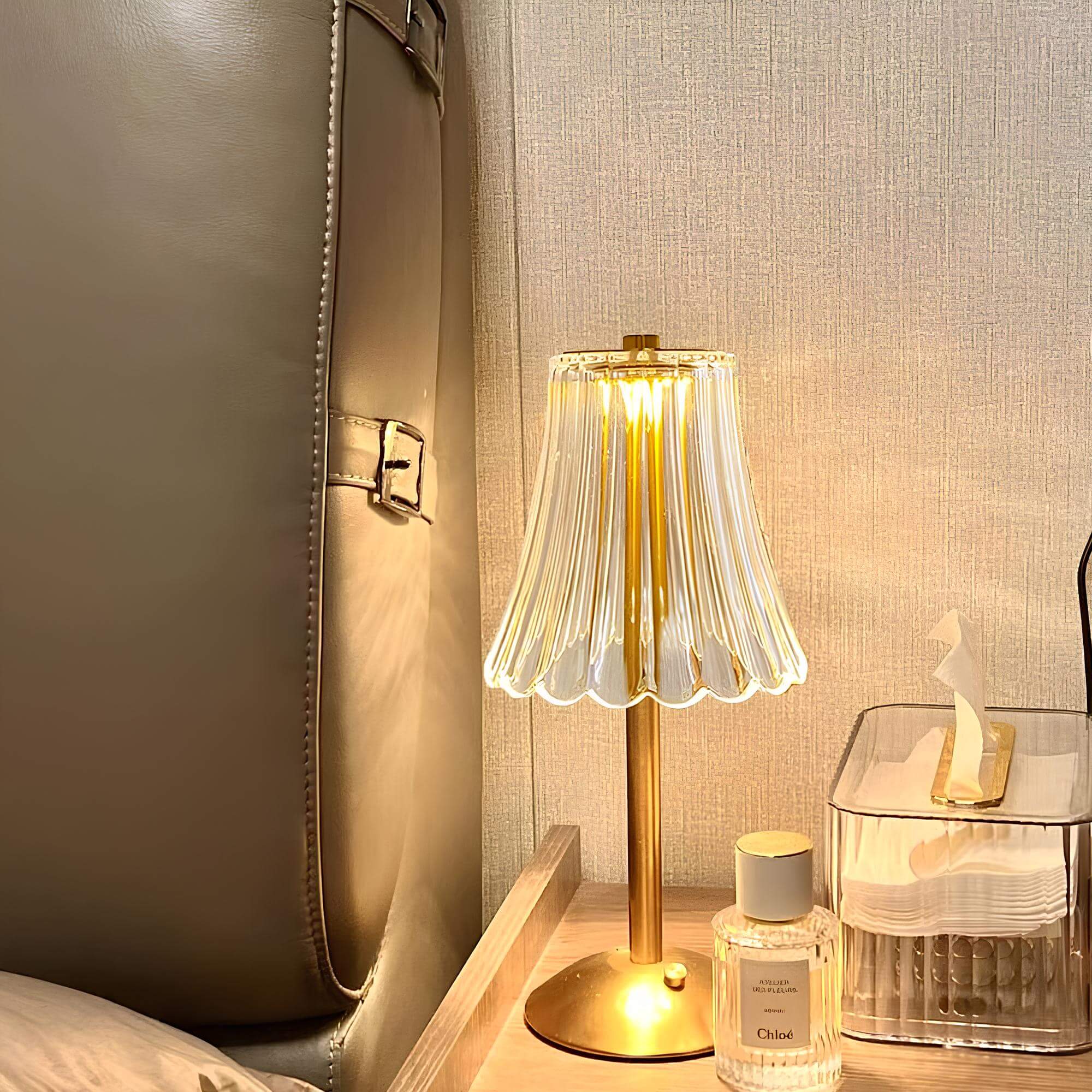 Schicke LED-Tischleuchte im Retro-Design für elegante Beleuchtung-Aster Selection