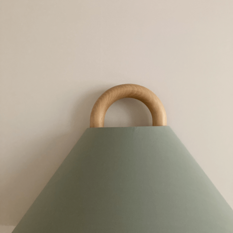 Moderne plissierte Wandleuchte
