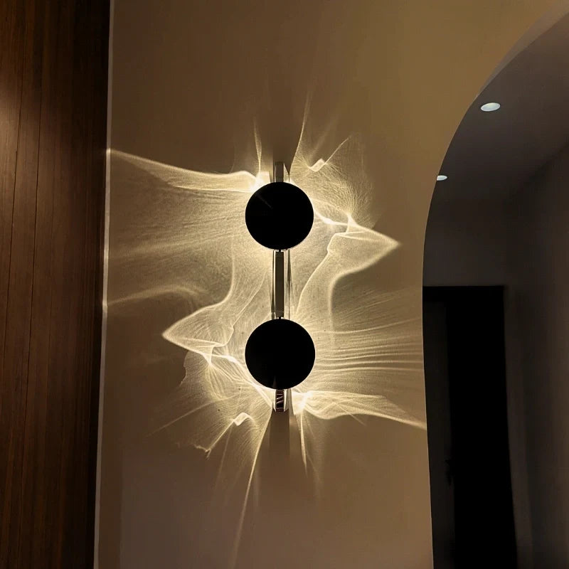 Auralis Moderne Wellen-Wandleuchte aus Aluminium und Edelstahl