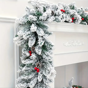 9-Fuß Künstliche Weihnachtsgirlande mit Tannenzapfen & roten Beeren